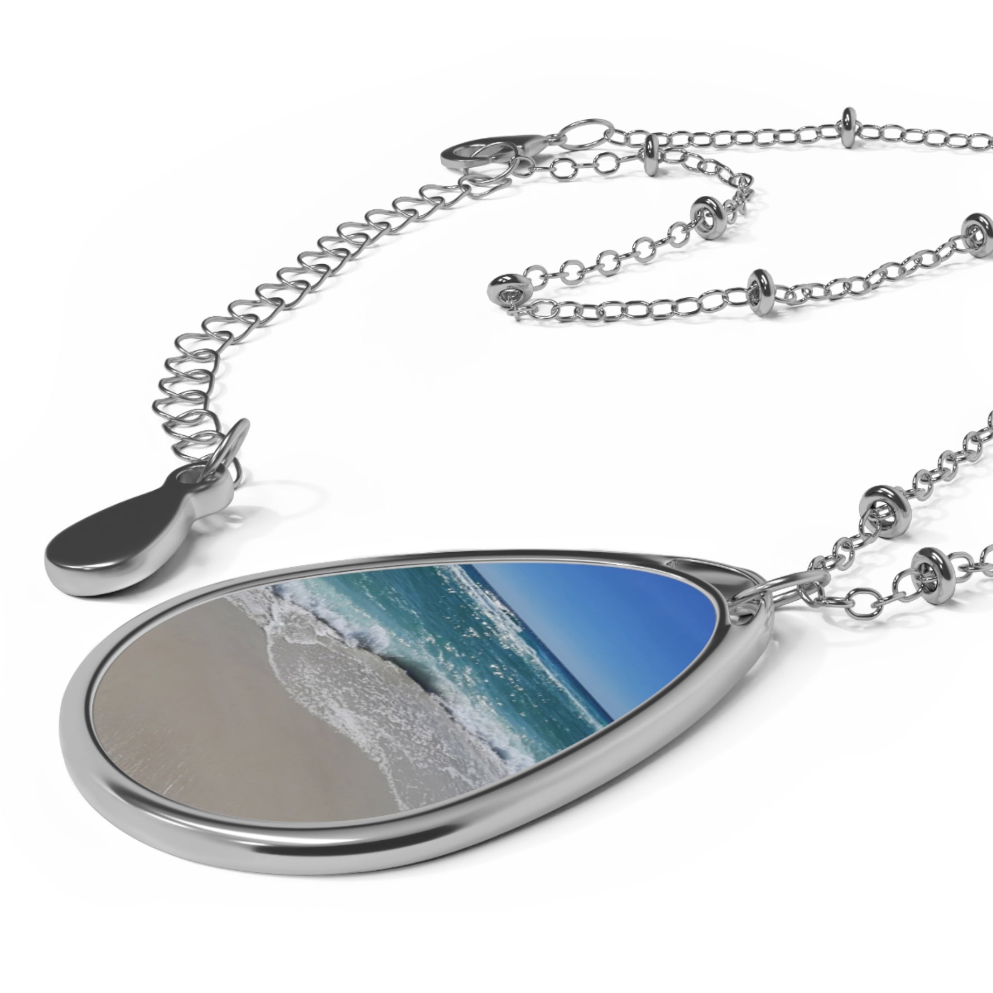 Beach-Themed Oval Necklace – Ocean Wave Pendant